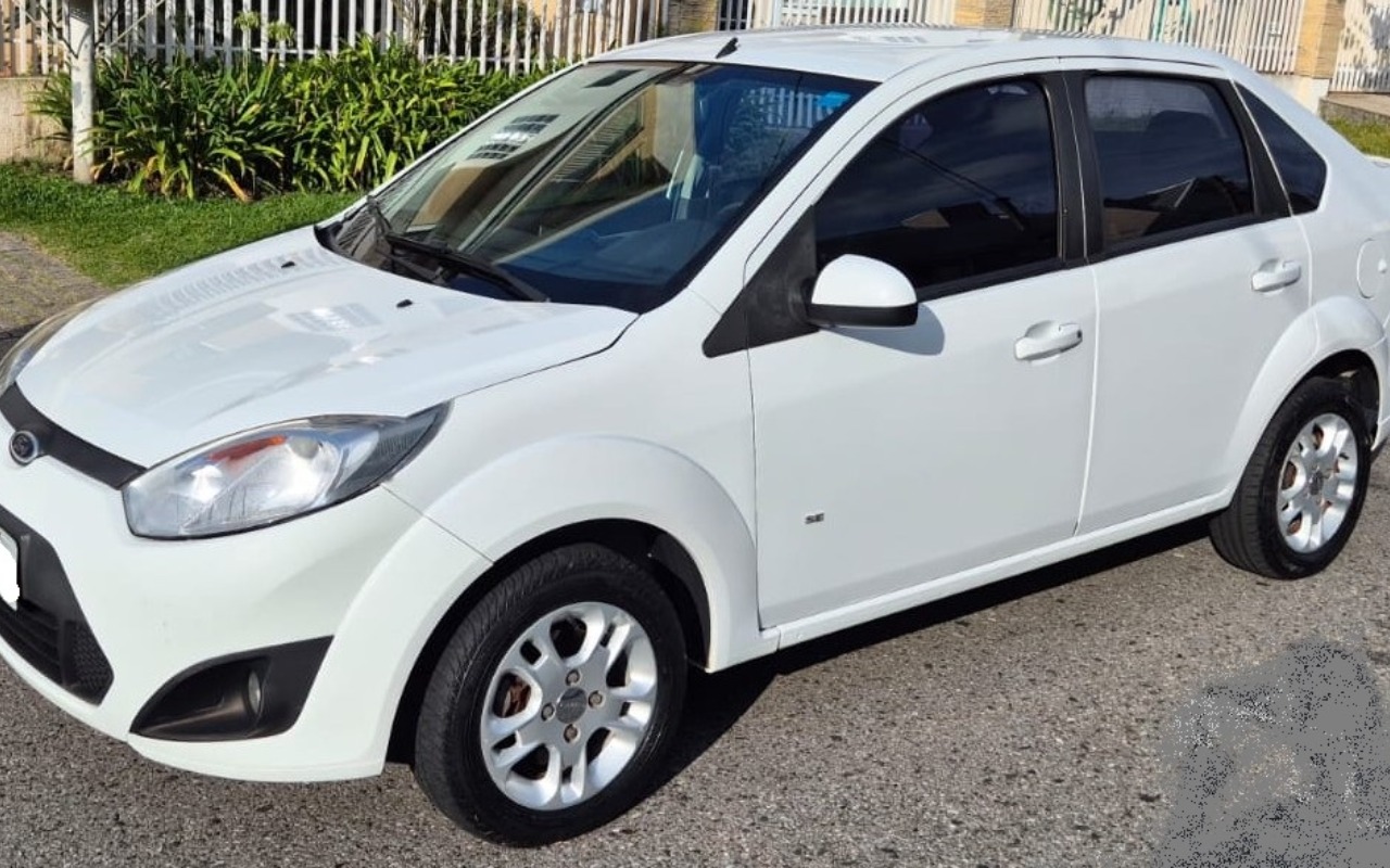 Ford Fiesta 2014 Branco — foto 1 de 3