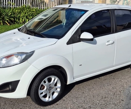 Ford Fiesta 2014 Branco — foto 1 de 3