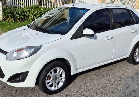 Ford Fiesta 2014 Branco — foto 1 de 3