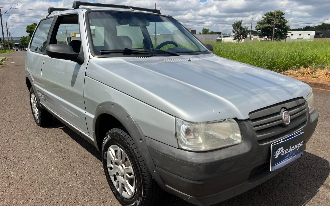 Fiat Uno Mille Celeb. WAY ECON. 1.0 F.Flex 2p na cor Prata em Maringá / PR - 962044