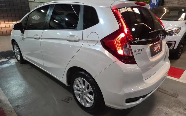 imagem-https://www.socarrao.com.br/sc-vehicle-images-prod/964064/1774889689773-7936429_2_B_3fbc9b48db.jpeg