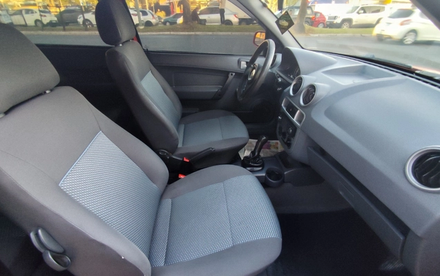 imagem-https://www.socarrao.com.br/sc-vehicle-images-prod/964080/1774617857677-MTc2MjUxNzgxNTA3Ni5qcGc.jpg