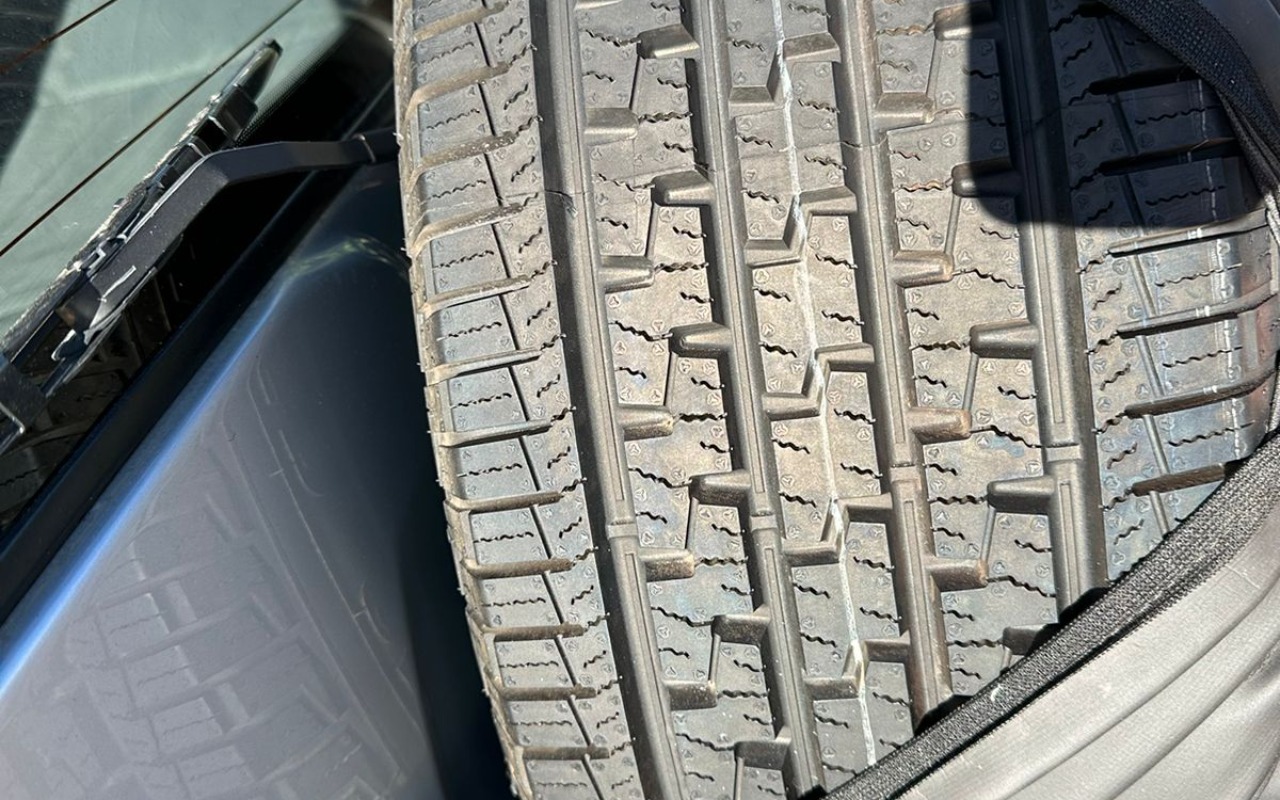 imagem-https://www.socarrao.com.br/sc-vehicle-images-prod/964141/1774618968940-V2hhdHNBcHAgSW1hZ2UgMjAyNi0wMy0yNyBhdCAxMC4zNS4zMiAoMSkuanBlZw.jpeg