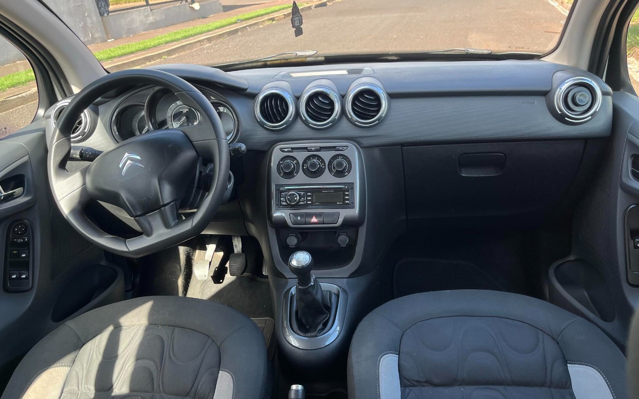 imagem-https://www.socarrao.com.br/sc-vehicle-images-prod/964271/1774888601972-NGE0MmVkZmQtM2QzYS00MmQwLTkxYzktOGE4MjZmYTM3YzUzLmpwZw.jpg