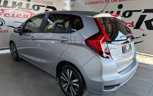imagem-https://www.socarrao.com.br/sc-vehicle-images-prod/964800/1774631999000-3e0e292f-4adf-4121-8789-b913a0bc66dd.jpg