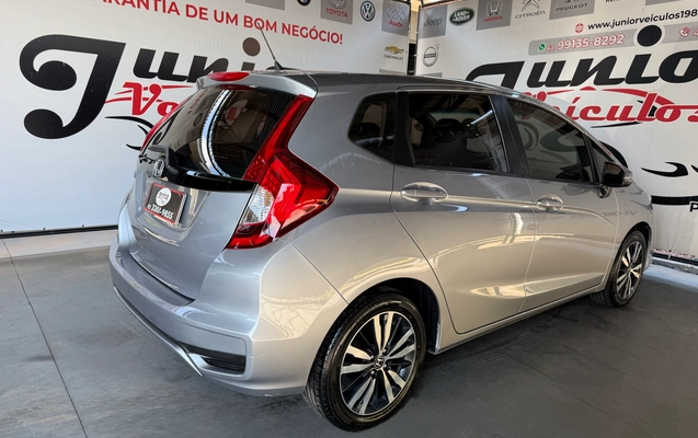 imagem-https://www.socarrao.com.br/sc-vehicle-images-prod/964800/1774631999001-2447fa9e-5b3f-473c-9894-8ae766f08bc8.jpg