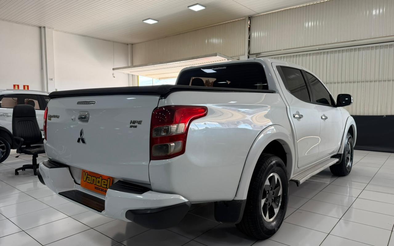 imagem-https://www.socarrao.com.br/sc-vehicle-images-prod/964834/1778169959153-V2hhdHNBcHAgSW1hZ2UgMjAyNi0wNS0wNyBhdCAxMi40NC4xNiAoMSkuanBlZw.jpeg