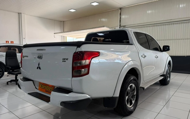 imagem-https://www.socarrao.com.br/sc-vehicle-images-prod/964834/1778169959153-V2hhdHNBcHAgSW1hZ2UgMjAyNi0wNS0wNyBhdCAxMi40NC4xNiAoMSkuanBlZw.jpeg
