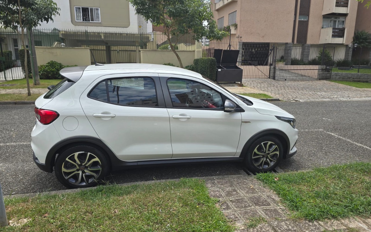 imagem-https://www.socarrao.com.br/sc-vehicle-images-prod/966956/1778708735406-SU1HLTIwMjYwMzI1LVdBMDIxMC5qcGc.jpg