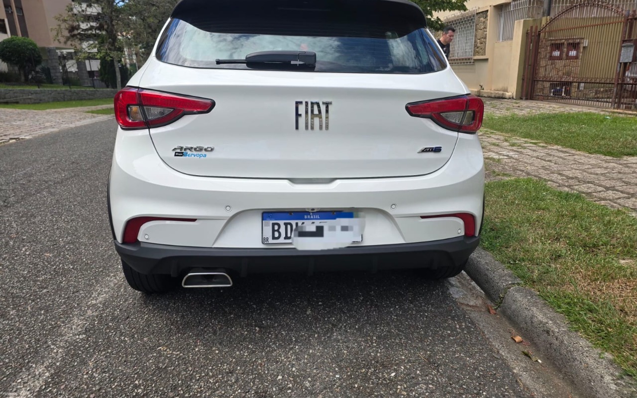 imagem-https://www.socarrao.com.br/sc-vehicle-images-prod/966956/1778708735478-SU1HLTIwMjYwNDIyLVdBMDA5My5qcGc.jpg