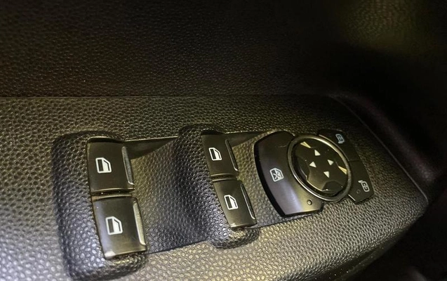 imagem-https://www.socarrao.com.br/sc-vehicle-images-prod/967393/1788637000542-7883402_7_B_e54eb87415.jpeg