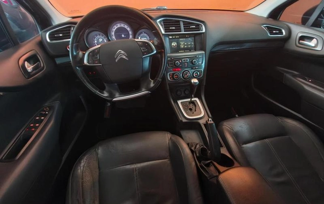 imagem-https://www.socarrao.com.br/sc-vehicle-images-prod/967637/1786626971672-7614162_9_B_8dd26a2152.jpeg