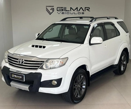 Toyota Hilux SW4 2012 Branco — foto 1 de 3