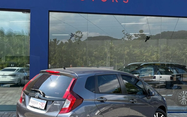 imagem-https://www.socarrao.com.br/sc-vehicle-images-prod/969744/1774892059370-V2hhdHNBcHAgSW1hZ2UgMjAyNi0wMy0yNiBhdCAxNi4wOC4yOC5qcGVn.jpeg