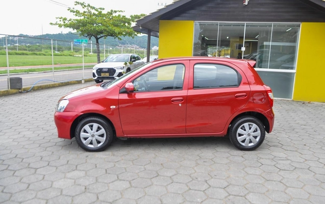 imagem-https://www.socarrao.com.br/sc-vehicle-images-prod/970082/1787759308031-689d14bd51ee4ff08d502ac85befcb52_1774898917193.jpg