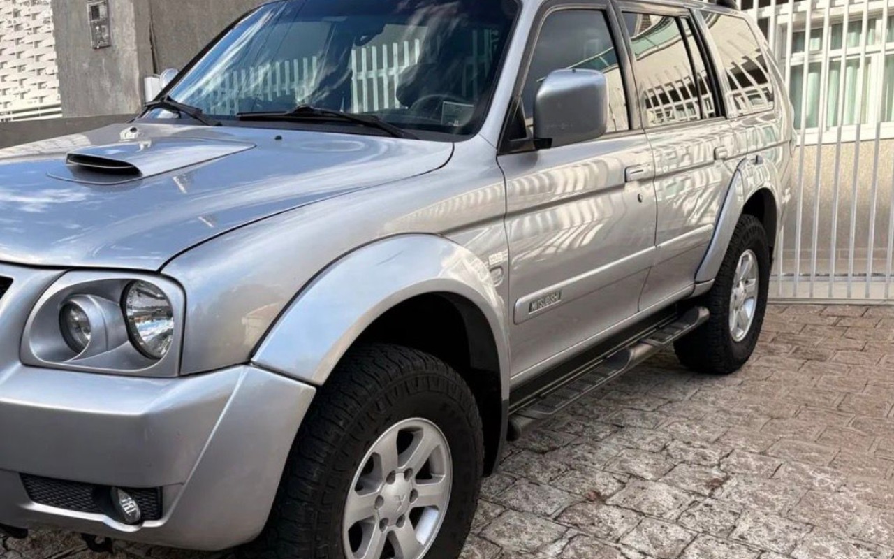 Mitsubishi Pajero Sport HPE 2.5 4x4 Diesel Aut. na cor Prata em Cascavel / PR - 973220