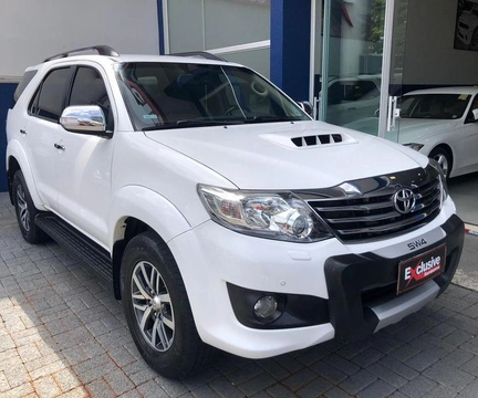 Toyota Hilux SW4 2015 Branco — foto 1 de 3