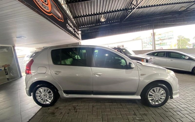 imagem-https://www.socarrao.com.br/sc-vehicle-images-prod/973978/1786800561889-7943839_2_B_1719486761.jpeg
