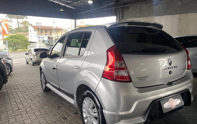 imagem-https://www.socarrao.com.br/sc-vehicle-images-prod/973978/1786800561892-7943839_5_B_54e9427193.jpeg