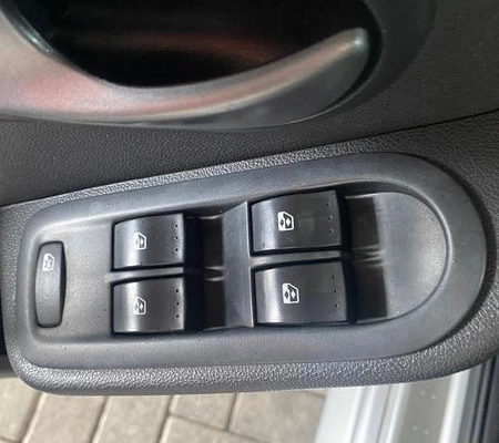 imagem-https://www.socarrao.com.br/sc-vehicle-images-prod/973978/1786800561903-7943839_13_B_388810c3e1.jpeg