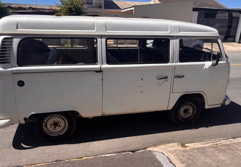 Volkswagen Kombi Furgão 2001 Branco — foto 1 de 3