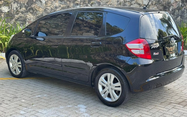 imagem-https://www.socarrao.com.br/sc-vehicle-images-prod/978535/1775074768528-003_052b72bd0160b8d183976e0e19a87626.jpeg