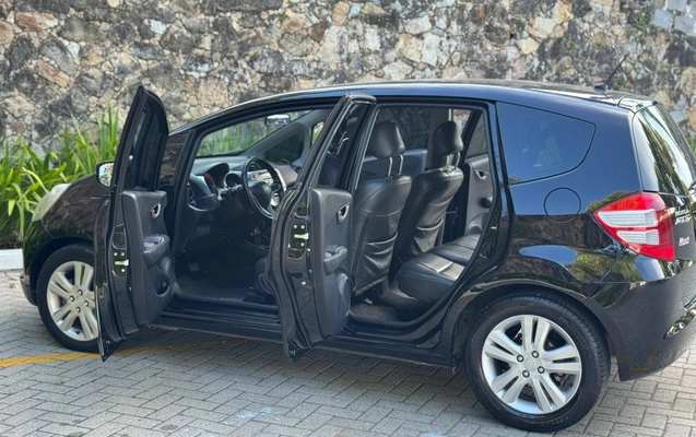 imagem-https://www.socarrao.com.br/sc-vehicle-images-prod/978535/1775074768540-003_0e361b4317ffd16866a9dcd823abdaff.jpeg
