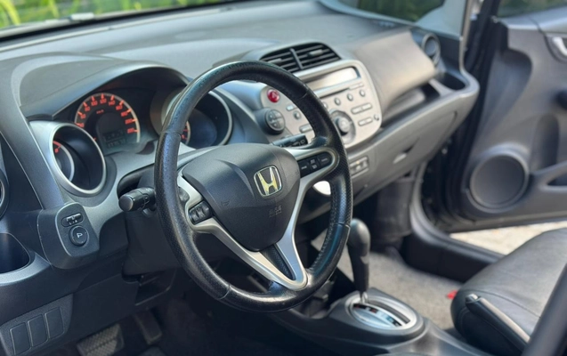 imagem-https://www.socarrao.com.br/sc-vehicle-images-prod/978535/1775074768542-003_15f20fea5bf46d82870703de37dc48ad.jpeg
