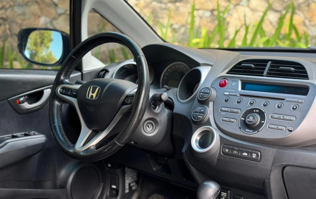imagem-https://www.socarrao.com.br/sc-vehicle-images-prod/978535/1775074768544-003_0bec7f76f1a2e01d8b373a27fe8fc6bb.jpeg