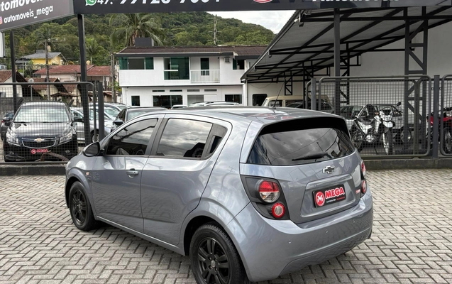 imagem-https://www.socarrao.com.br/sc-vehicle-images-prod/978838/1788204421682-91afdf591f65441d938f3835ab4bde51_1775084087598.jpg