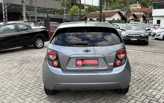 imagem-https://www.socarrao.com.br/sc-vehicle-images-prod/978838/1788204421684-4cb78396a47246469ddb3787c9321225_1775084088933.jpg