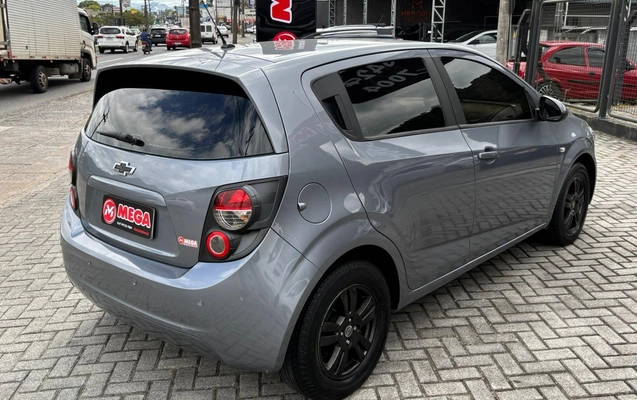 imagem-https://www.socarrao.com.br/sc-vehicle-images-prod/978838/1788204421685-354d8618d7ad43248e86df764abd11fb_1775084090031.jpg