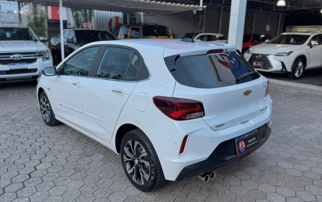 imagem-https://www.socarrao.com.br/sc-vehicle-images-prod/979364/1775130357950-db1ff537-556f-4c27-ad49-b7c2a519d88d.jpg