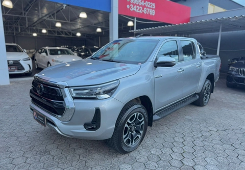 Toyota Hilux 2021 Prata — foto 1 de 3