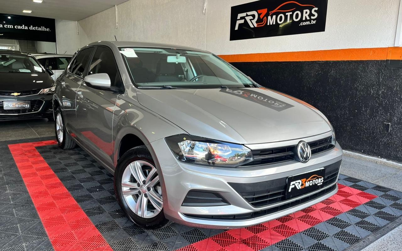 Volkswagen Polo 1.0 Flex 12V 5p na cor Prata no Gravataí / RS - 979631