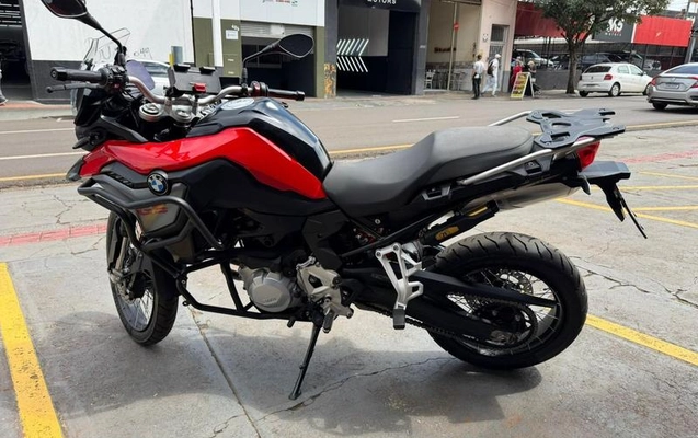 imagem-https://www.socarrao.com.br/sc-vehicle-images-prod/979720/1789558448057-7936717_7_B_9a41edbb6d.jpeg
