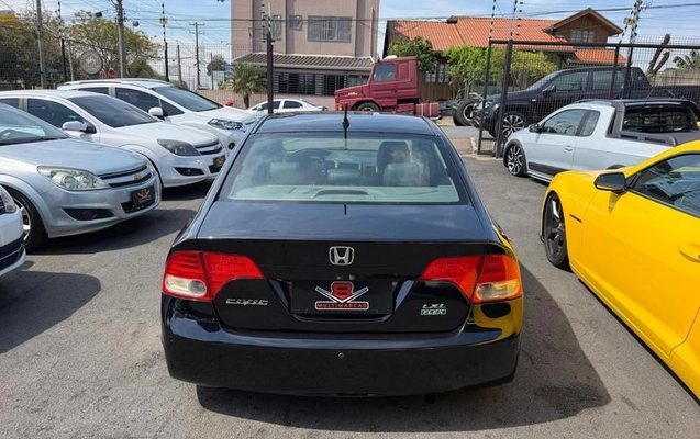 imagem-https://www.socarrao.com.br/sc-vehicle-images-prod/979743/1788006362134-7948695_3_B_a5fd77887a.jpeg
