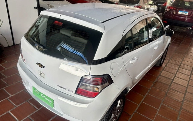 imagem-https://www.socarrao.com.br/sc-vehicle-images-prod/979915/1776088529918-pwF0sc8Cg32OTrHX1RlWE9j61VliA9C4.jpg