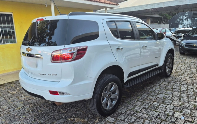 imagem-https://www.socarrao.com.br/sc-vehicle-images-prod/979934/1775140363443-V2hhdHNBcHAgSW1hZ2UgMjAyNi0wMy0yOCBhdCAxMS4wMy41NiAoMSkuanBlZw.jpeg