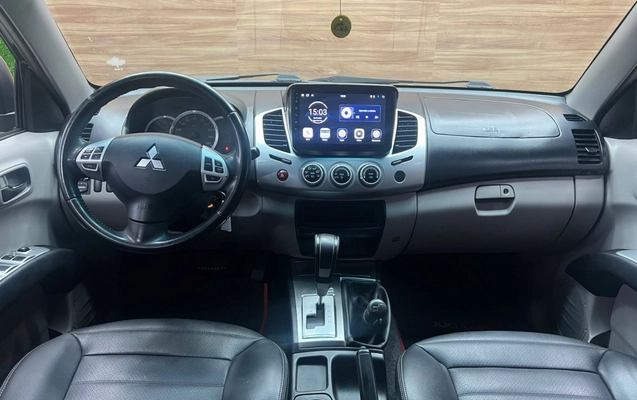 imagem-https://www.socarrao.com.br/sc-vehicle-images-prod/980348/1783617931344-Qcf5tAdEn2ULLiggyh5chUiN2oQcG30I.jpg