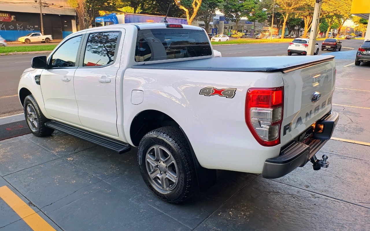 imagem-https://www.socarrao.com.br/sc-vehicle-images-prod/980695/1775153991652-Rk9SRCBSQU5HRVIgMi4yIFhMUyA0WDQgQ0QgRElFU0VMIEFVVE9Nw4FUSUNPIDIwMjIgQlJBTkNPIDUuanBn.jpg