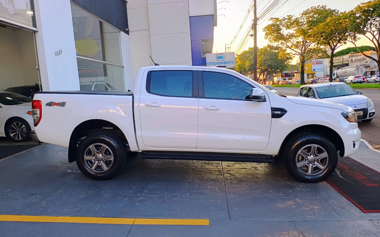 imagem-https://www.socarrao.com.br/sc-vehicle-images-prod/980695/1775153992067-Rk9SRCBSQU5HRVIgMi4yIFhMUyA0WDQgQ0QgRElFU0VMIEFVVE9Nw4FUSUNPIDIwMjIgQlJBTkNPIDguanBn.jpg