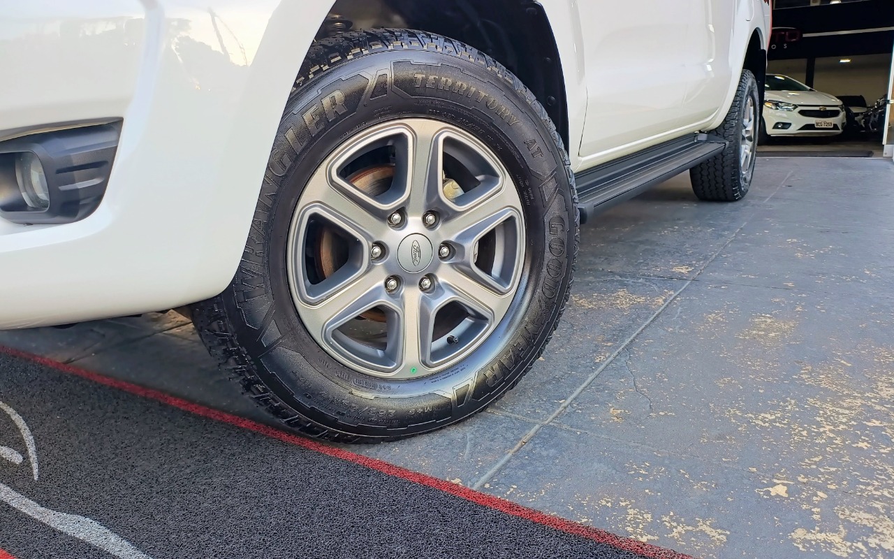 imagem-https://www.socarrao.com.br/sc-vehicle-images-prod/980695/1775153993717-Rk9SRCBSQU5HRVIgMi4yIFhMUyA0WDQgQ0QgRElFU0VMIEFVVE9Nw4FUSUNPIDIwMjIgQlJBTkNPIDE5LmpwZw.jpg