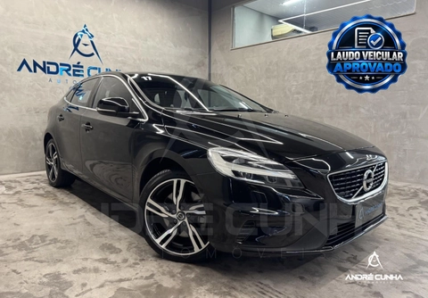 Volvo V40 2017 Preto — foto 1 de 3