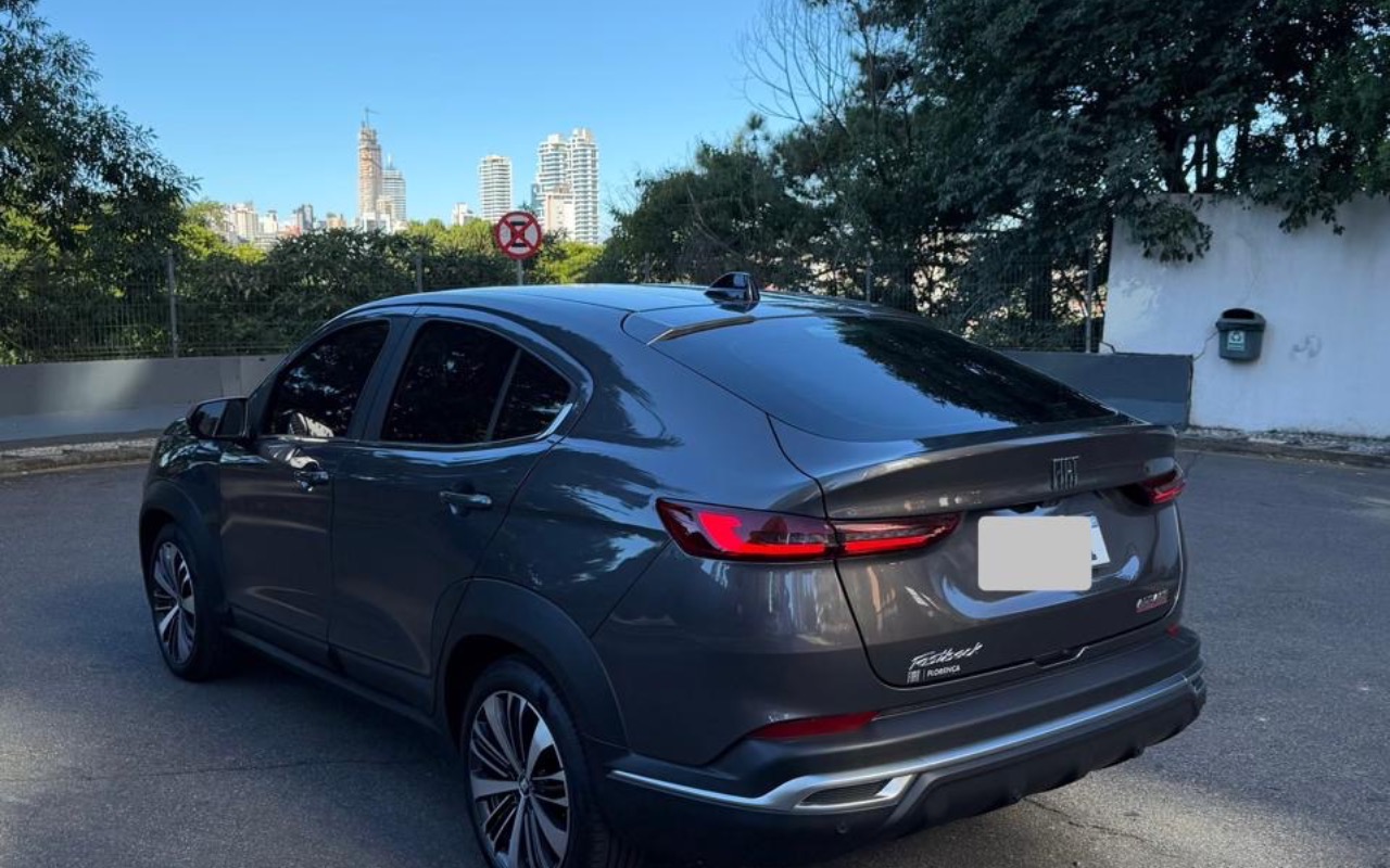 imagem-https://www.socarrao.com.br/sc-vehicle-images-prod/981978/1778028064903-OGRjZWNjOWMtOTgxMS00NjA3LWE5NTQtOTA5MjM1NDg3ZThhLmpwZWc.jpeg