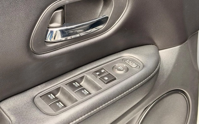 imagem-https://www.socarrao.com.br/sc-vehicle-images-prod/982584/1775241683806-V2hhdHNBcHAgSW1hZ2UgMjAyNi0wMy0zMSBhdCAxNC41MS4zNiAoMSkuanBlZw.jpeg