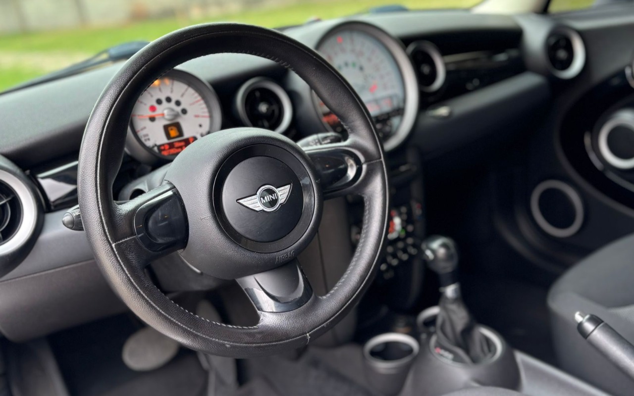 imagem-https://www.socarrao.com.br/sc-vehicle-images-prod/984937/1775483941879-V2hhdHNBcHAgSW1hZ2UgMjAyNi0wNC0wNiBhdCAwOS4xMS4zNyAoNCkuanBlZw.jpeg