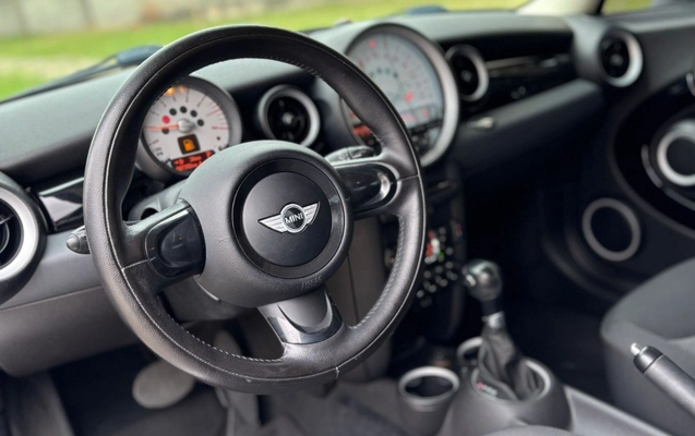 imagem-https://www.socarrao.com.br/sc-vehicle-images-prod/984937/1775483941879-V2hhdHNBcHAgSW1hZ2UgMjAyNi0wNC0wNiBhdCAwOS4xMS4zNyAoNCkuanBlZw.jpeg