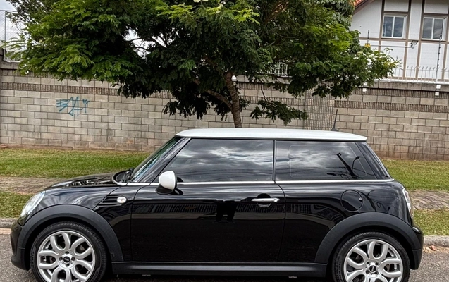 imagem-https://www.socarrao.com.br/sc-vehicle-images-prod/984937/1775483942828-V2hhdHNBcHAgSW1hZ2UgMjAyNi0wNC0wNiBhdCAwOS4xMS4zNiAoMSkuanBlZw.jpeg