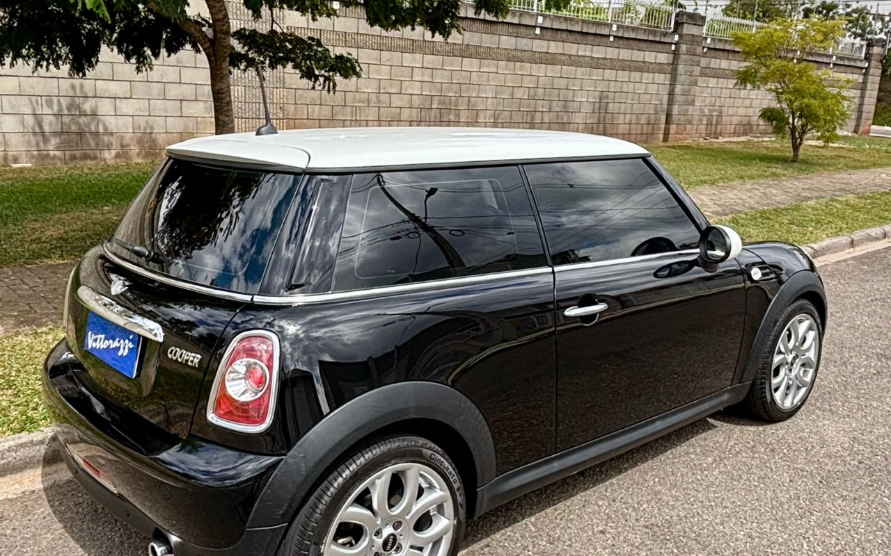 imagem-https://www.socarrao.com.br/sc-vehicle-images-prod/984937/1775483943504-V2hhdHNBcHAgSW1hZ2UgMjAyNi0wNC0wNiBhdCAwOS4xMS4zNy5qcGVn.jpeg